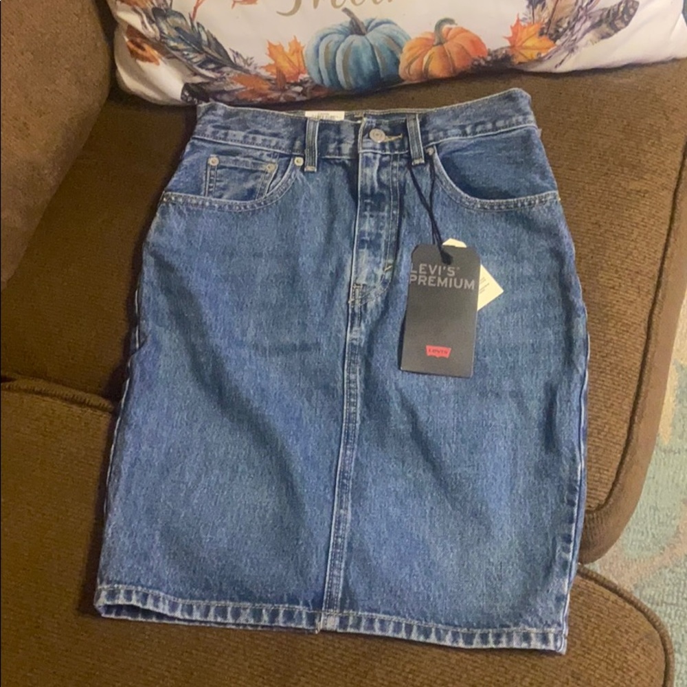 NWT Levi mom skirt
